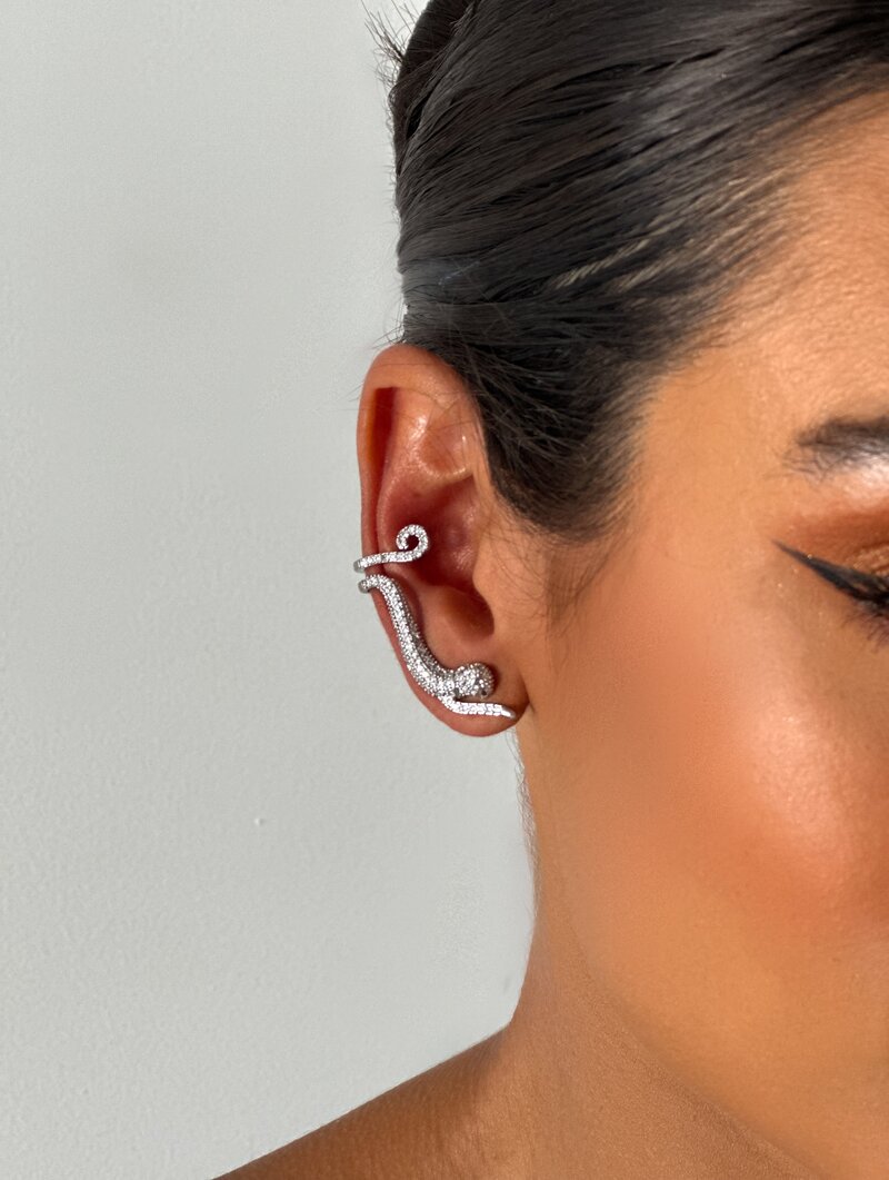 Piercing Ear Cuff Folheado a Ouro 18k e Prata Desing Pantera