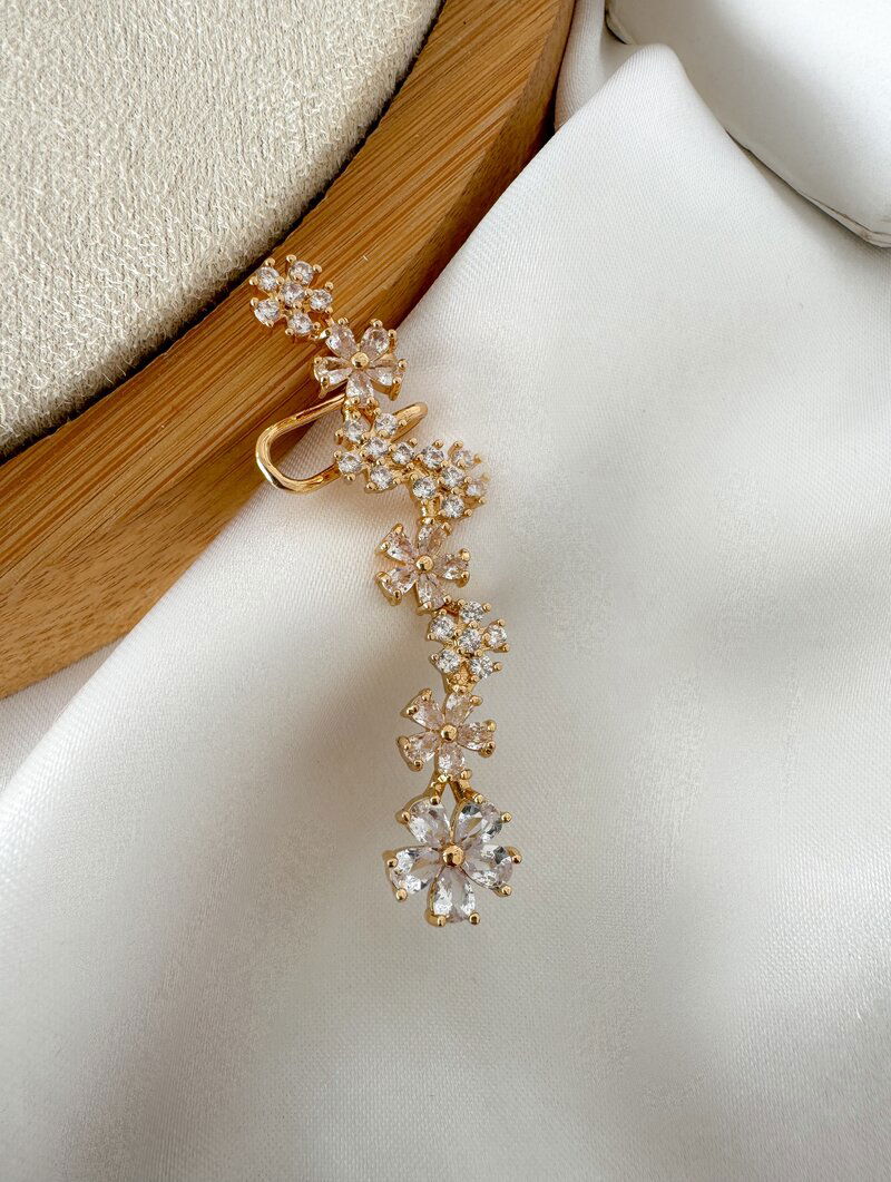 Piercing Ear Cuff Folheado a Ouro 18k e Prata Flores de Micro Zircônias
