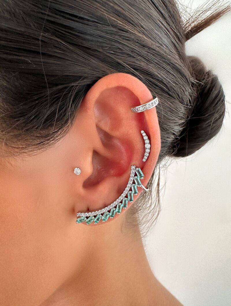 Piercing Ear Cuff Folheado a Ouro 18k e Prata Navetes de Zircônia com Detalhe Cravejado