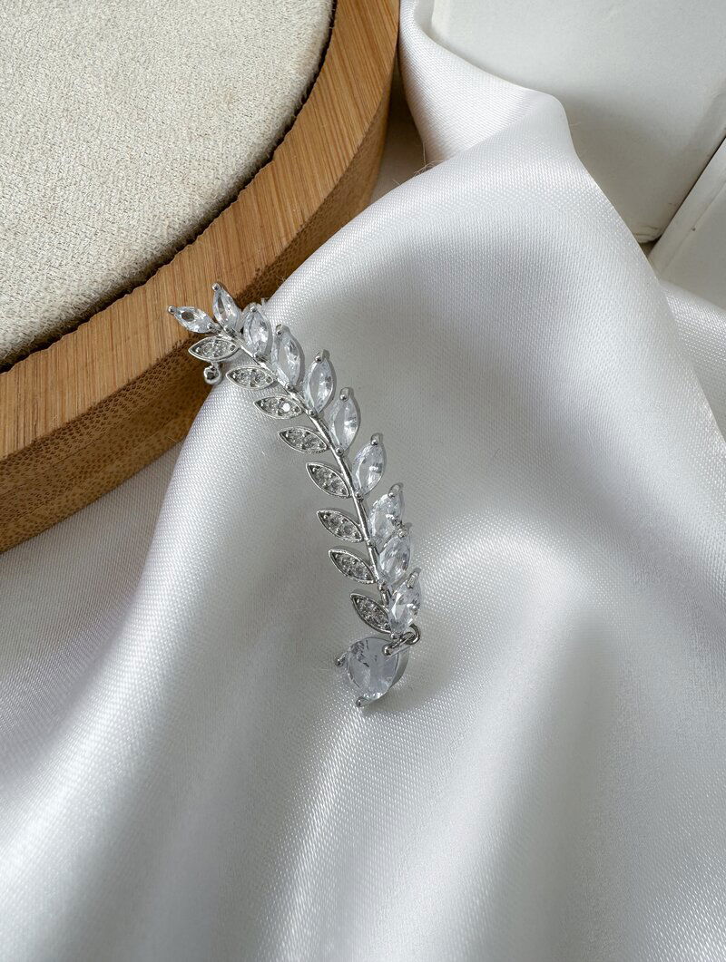 Piercing Ear Cuff Folheado a Ouro 18k e Prata Ramo Floral com Zircônias