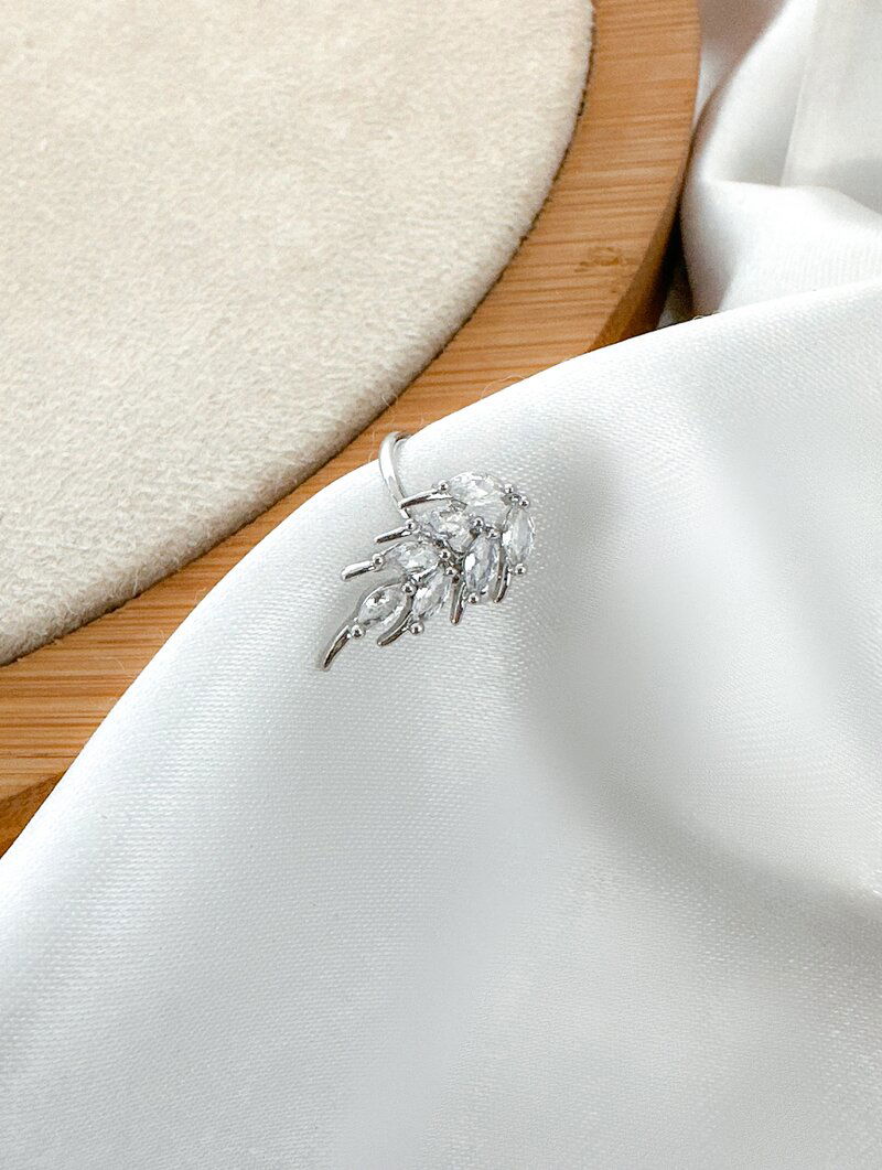 Piercing Fake Folheado a Ouro 18k e Prata 925 Folha Cravejada com Zircônias