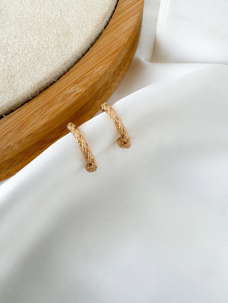 Piercing Fake Folheado a Ouro 18k e Prata Argola com Fio Torcido