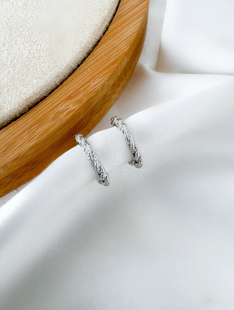Piercing Fake Folheado a Ouro 18k e Prata Argola com Fio Torcido
