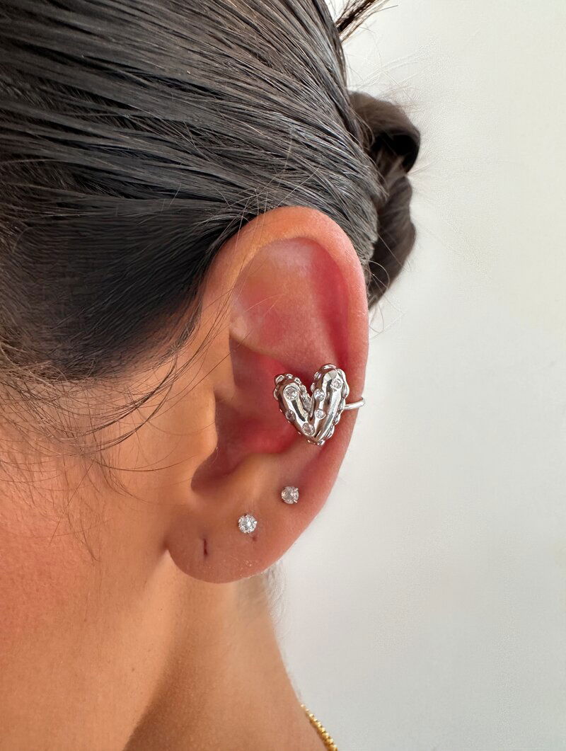 Piercing Fake Folheado a Ouro 18k e Prata Coração com Ponto de Luz