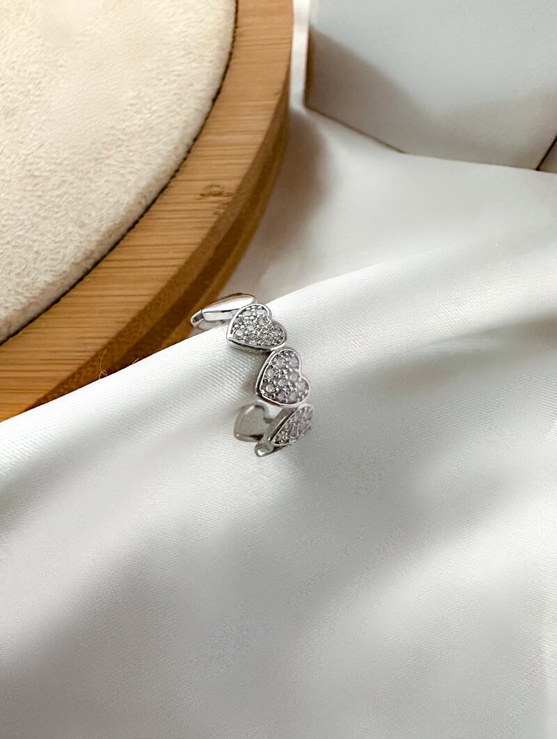 Piercing Fake Folheado a Ouro 18k e Prata Corações Cravejados