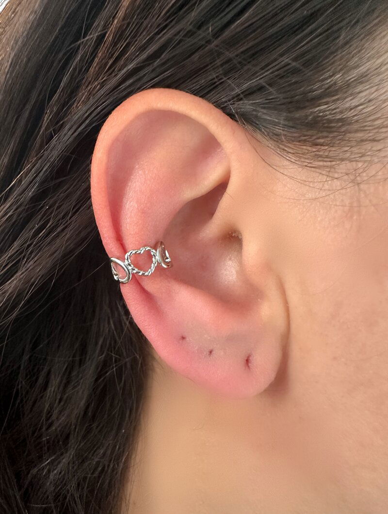 Piercing Fake Folheado a Ouro 18k e Prata Corações Vazados