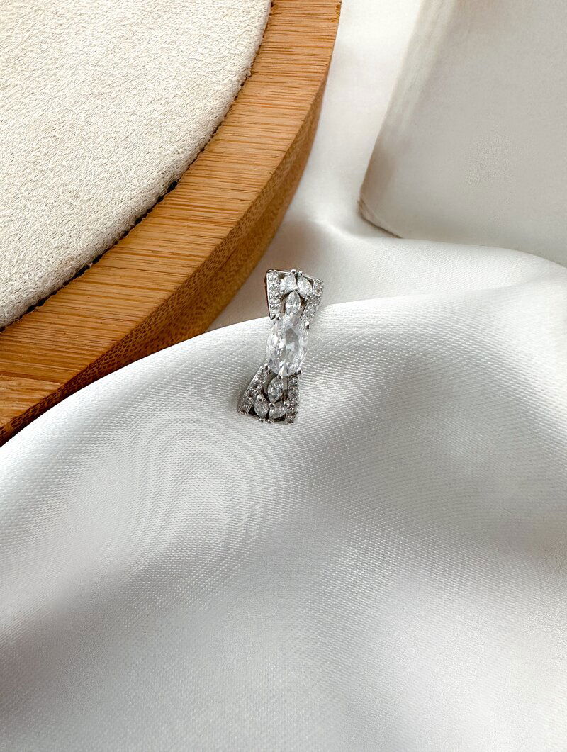 Piercing Fake Folheado a Ouro 18k e Prata Design Laço