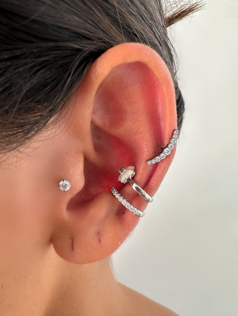 Piercing Fake Folheado a Ouro 18k e Prata Dois Fios com Flor Resinada