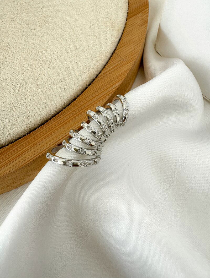 Piercing Fake Folheado a Ouro 18k e Prata Ear Cuff Oito Fios