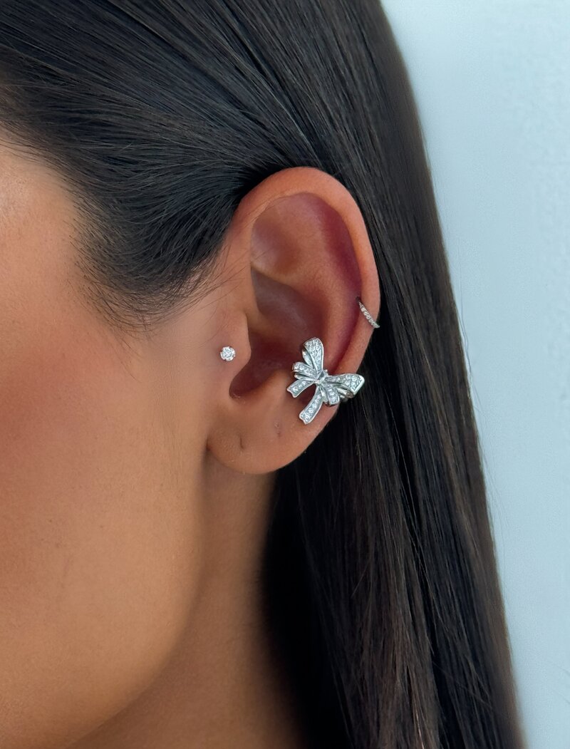 Piercing Fake Folheado a Ouro 18k e Prata Laço Cravejado