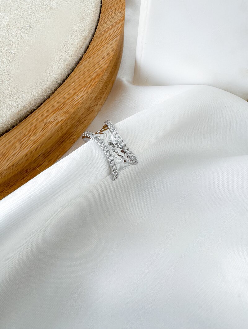 Piercing Fake Folheado a Ouro 18k e Prata Martelado com Micro Zircônias