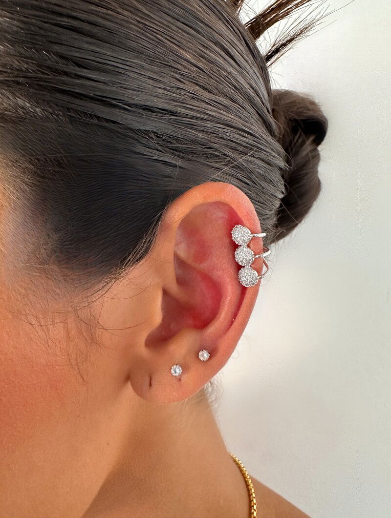 Piercing Fake Folheado a Ouro 18k e Prata Três Esferas Cravejadas