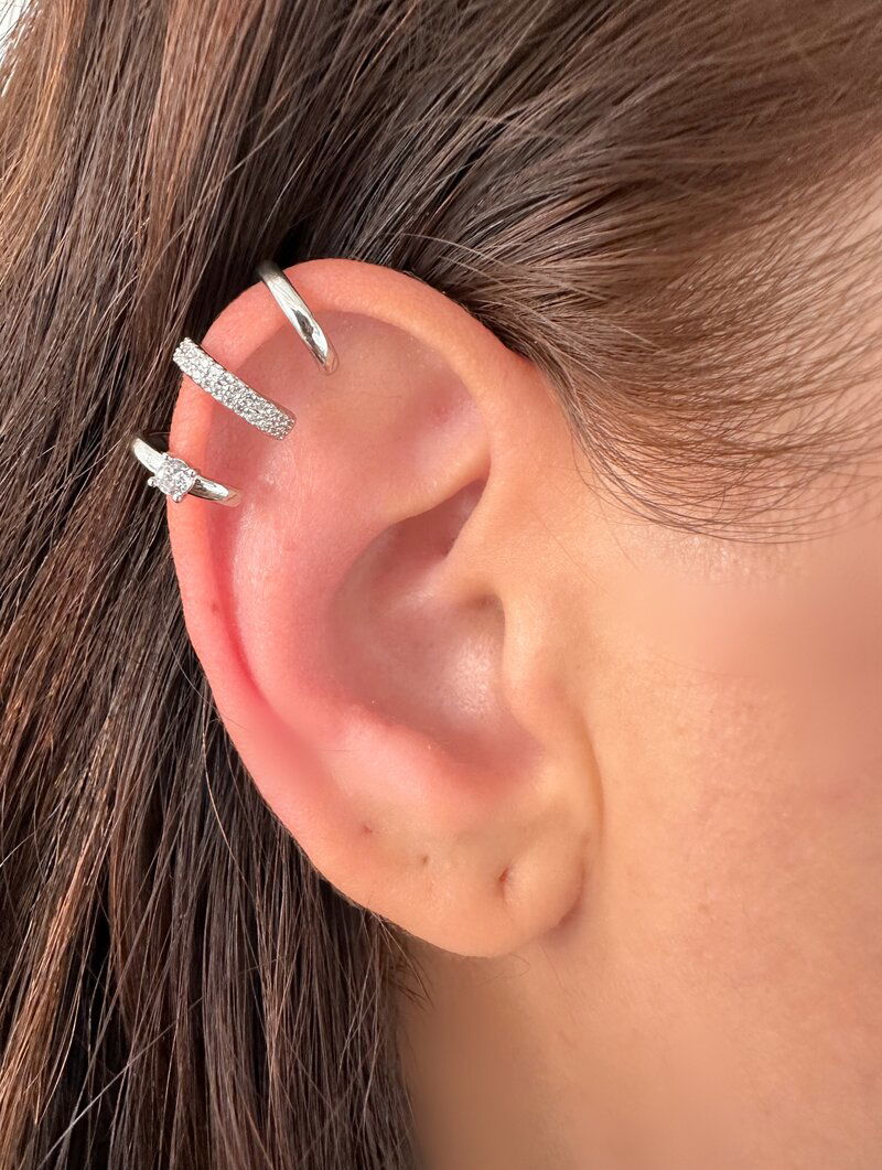 Piercing Fake Folheado a Ouro 18k e Prata Três Fios com Detalhe Cravejado