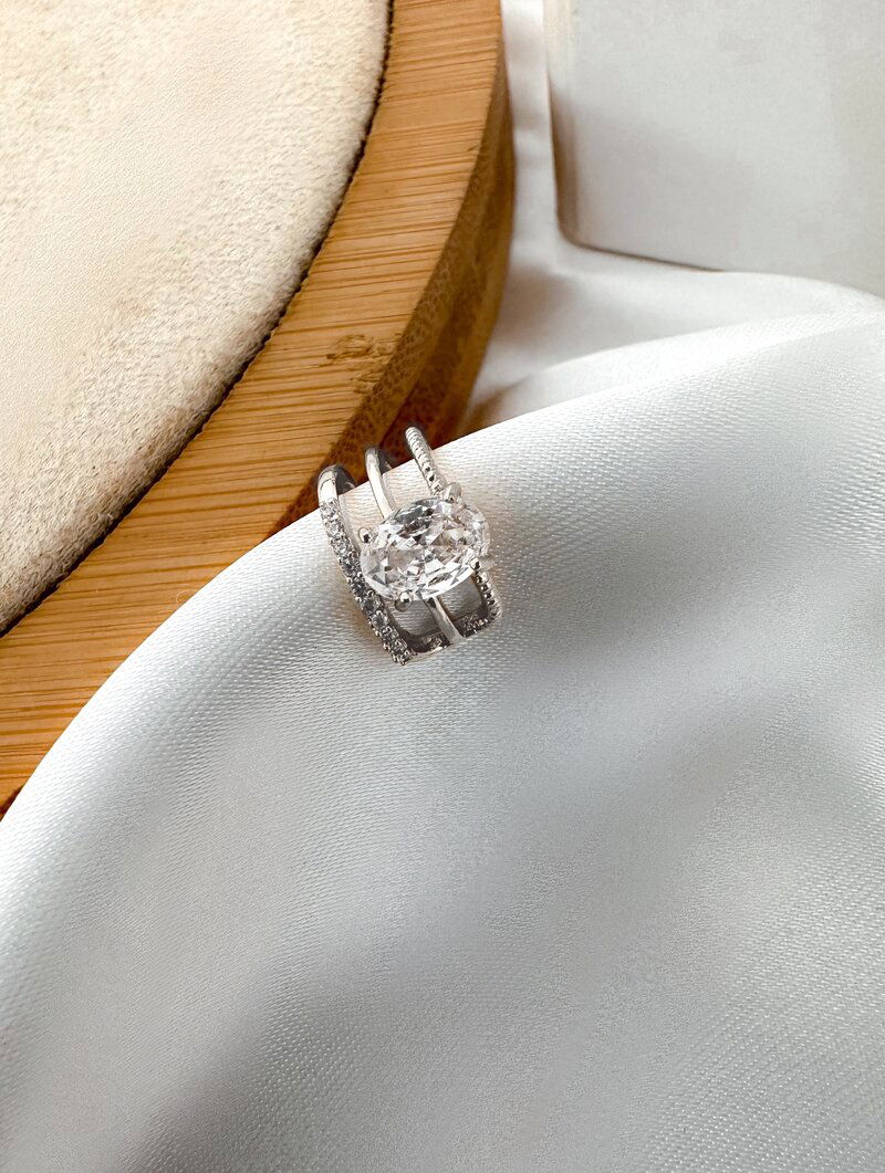 Piercing Fake Folheado a Ouro 18k e Prata Três Fios com Pedra de Zircônia