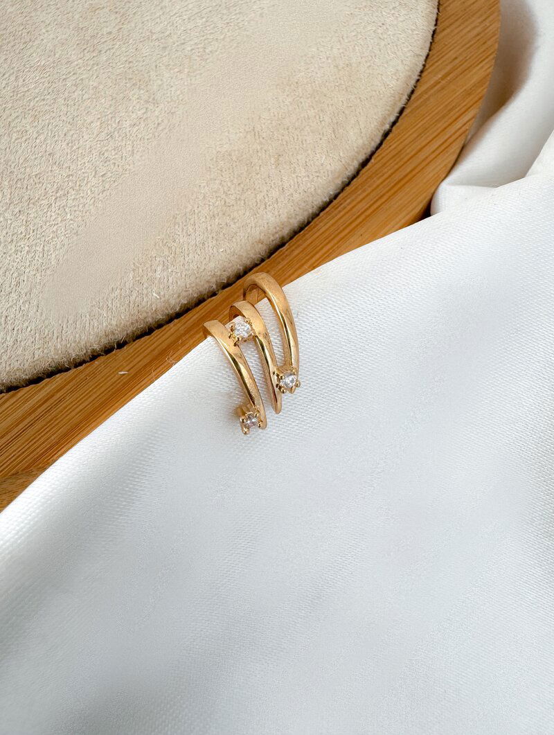 Piercing Fake Folheado a Ouro 18k e Prata Três Fios com Zircônias