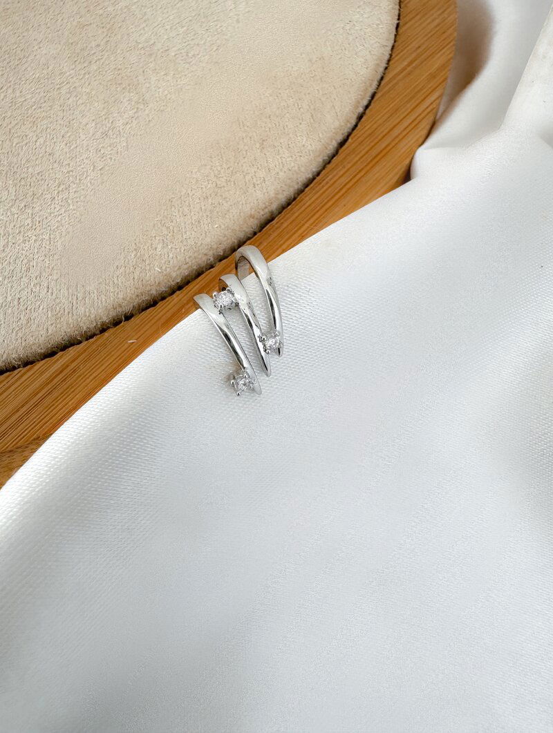 Piercing Fake Folheado a Ouro 18k e Prata Três Fios com Zircônias