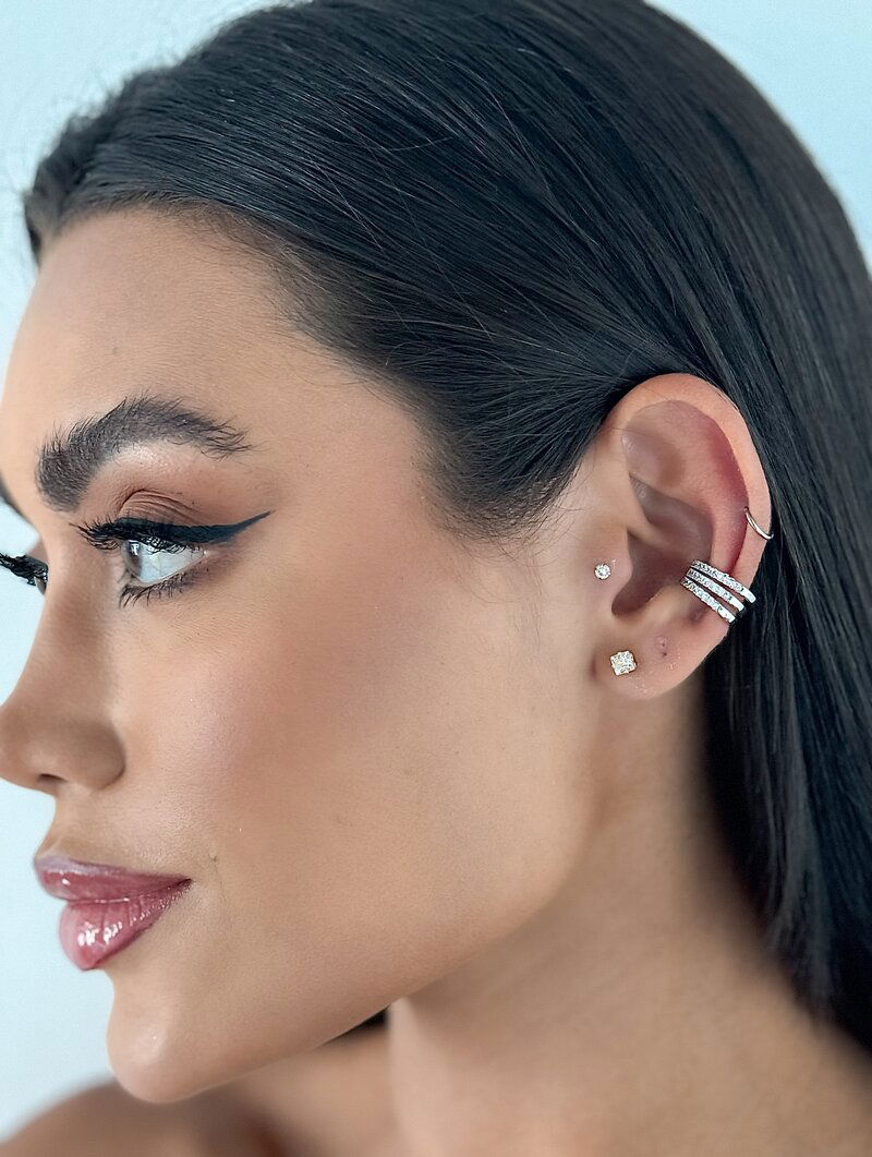 Piercing Fake Folheado a Ouro 18k e Prata Três Fios Cravejados