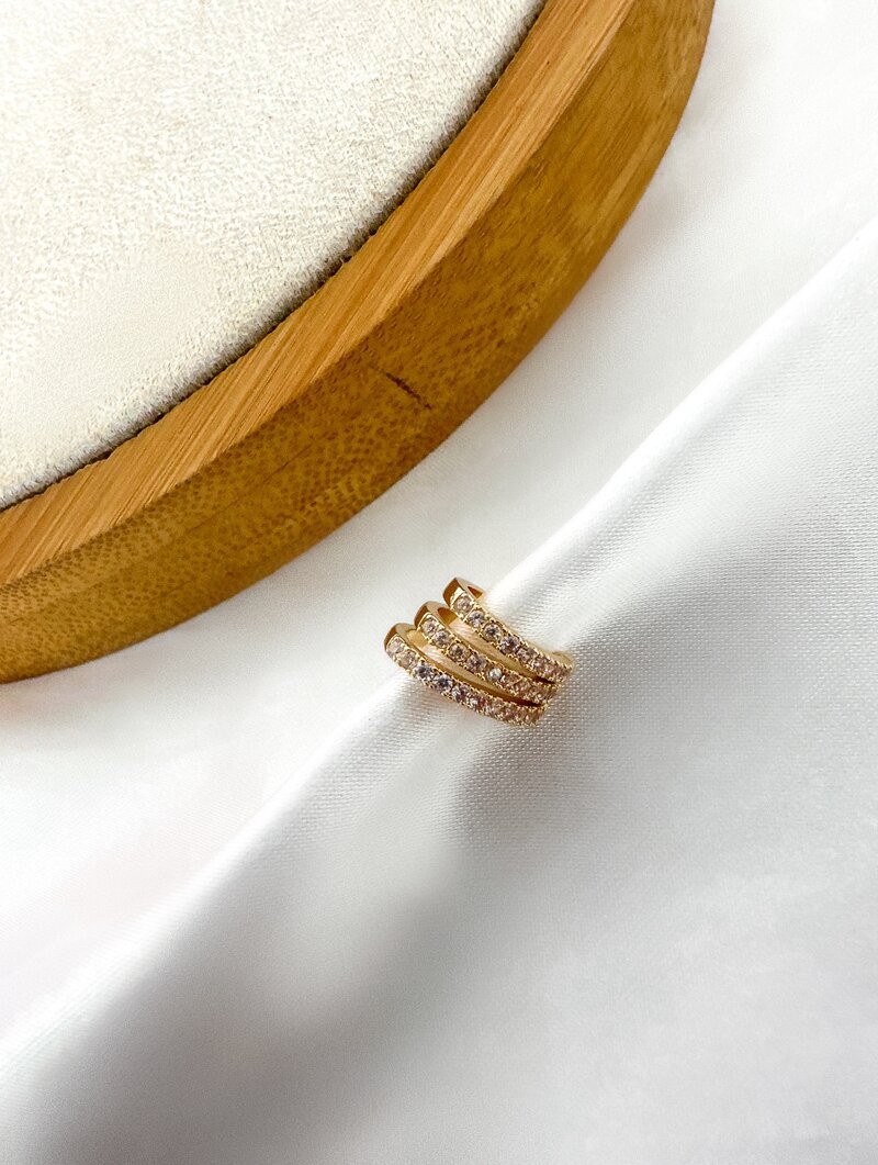 Piercing Fake Folheado a Ouro 18k e Prata Três Fios Cravejados