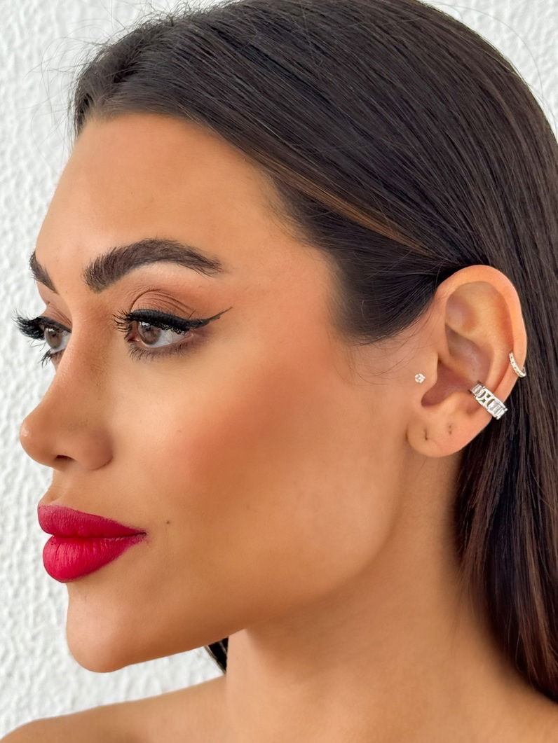 Piercing Folheado a Ouro 18k e Prata Design Vazado com Brilhantes de Zirconia