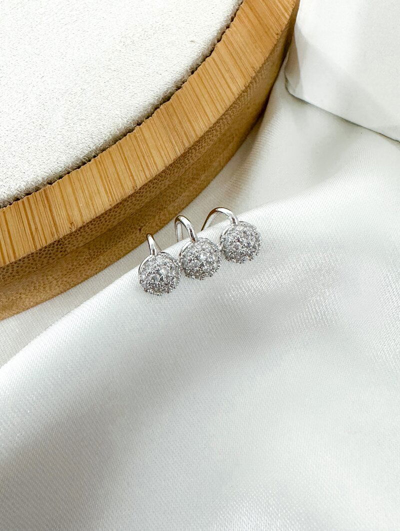 Piercing Folheado a Ouro 18k e Prata três esferas cravejadas