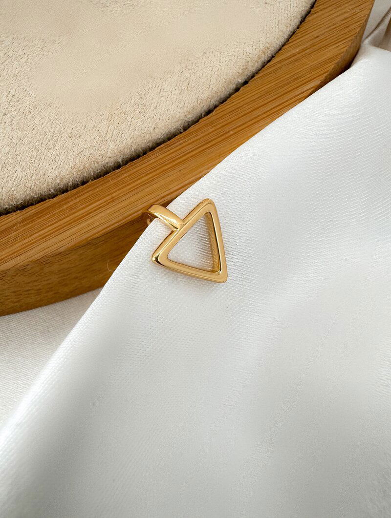 Piercing Folheado a Ouro 18k e Prata Triangulo Vazado