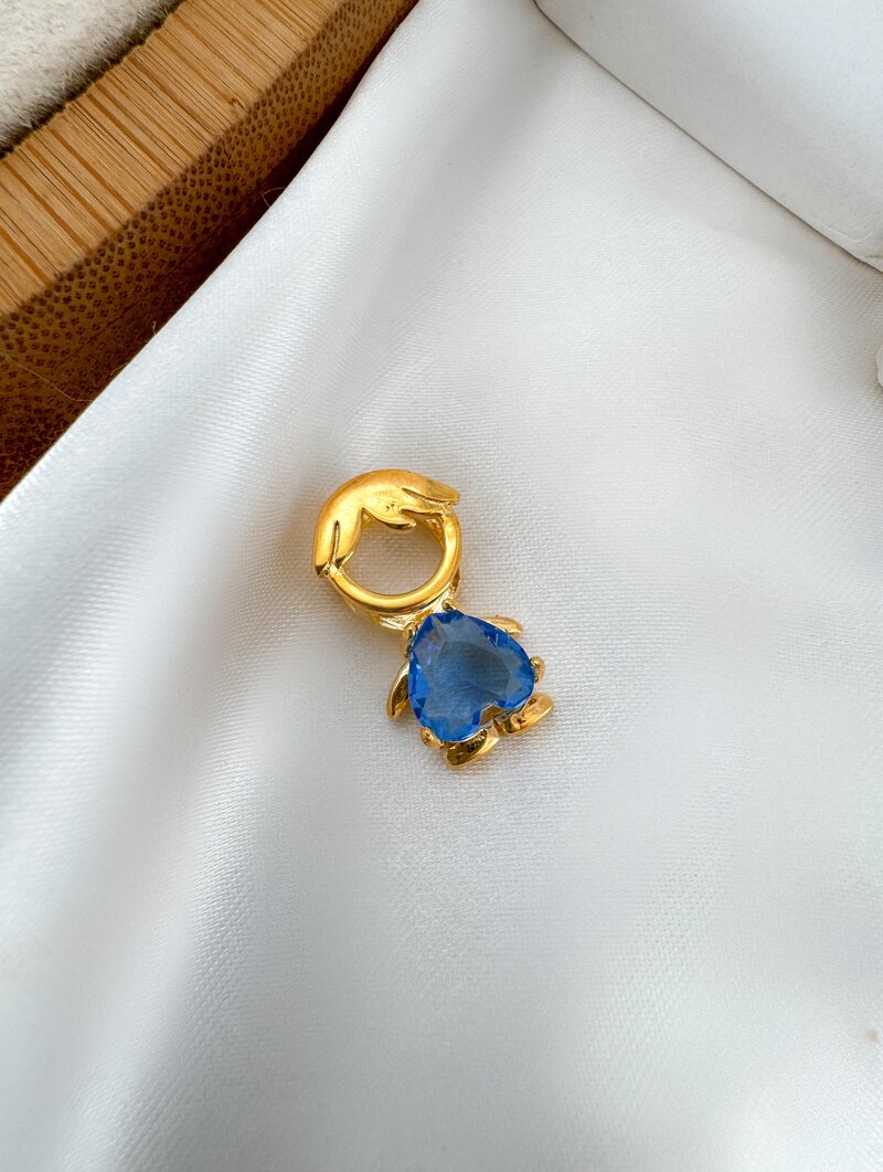Pingente Folheado a Ouro 18K Menininho Com Zirconia.