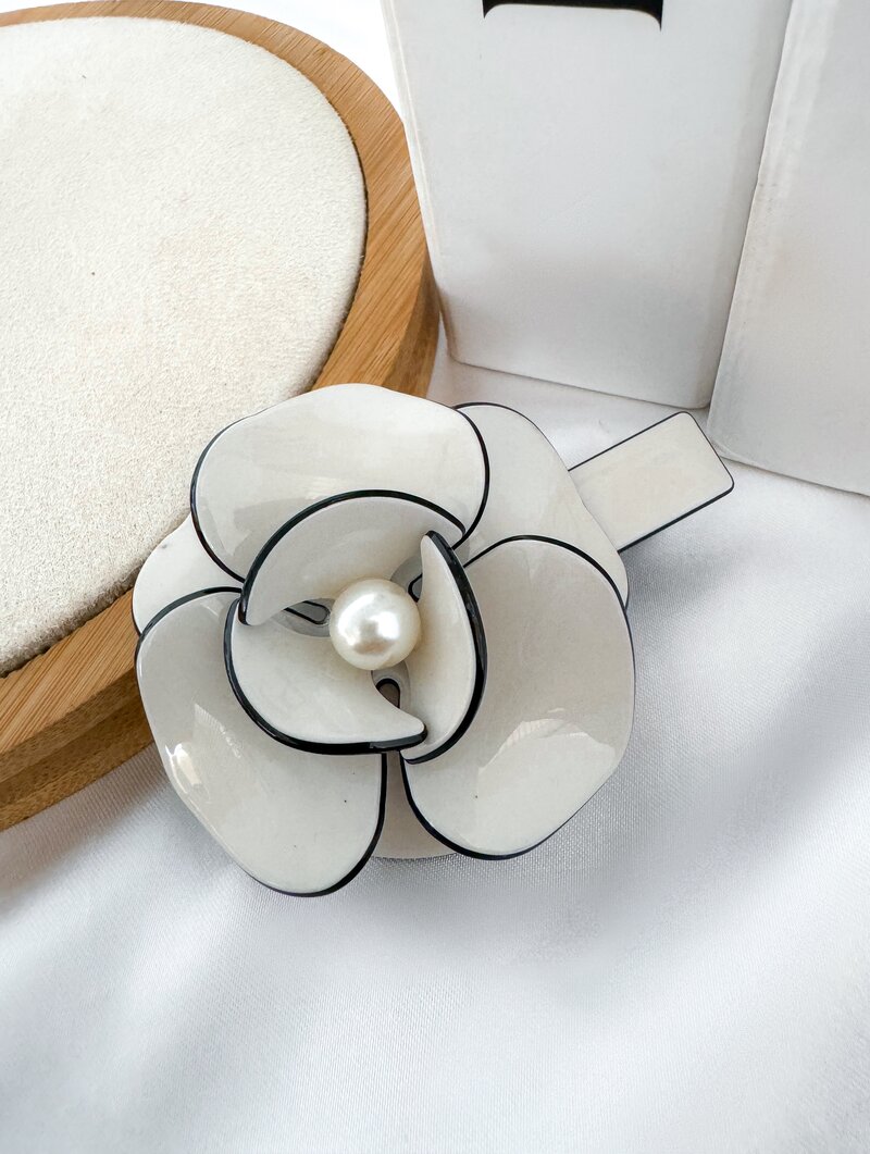 Presilha Acrílico Flor com Pérola Central