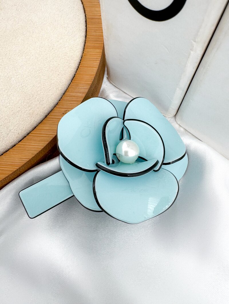 Presilha Acrílico Flor com Pérola Central