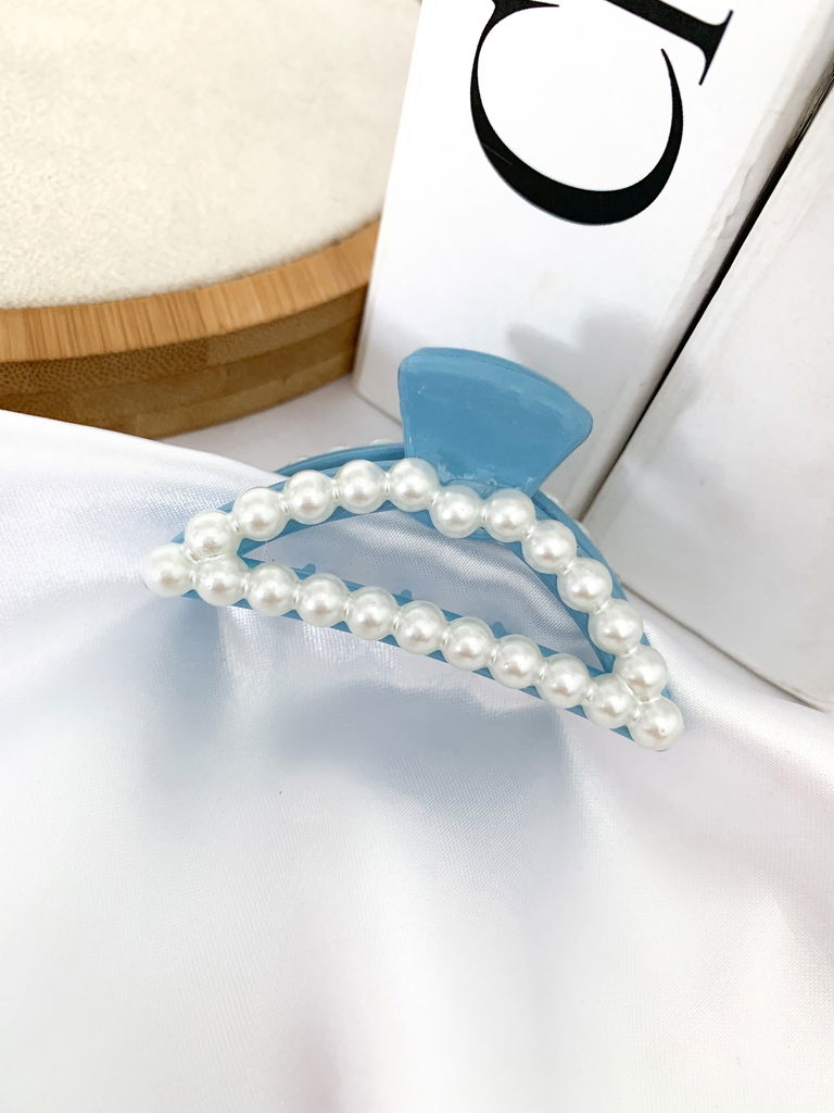 Presilha esmaltada com detalhe de pérolas - P