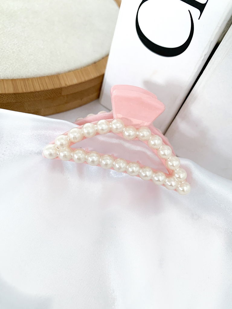 Presilha esmaltada com detalhe de pérolas - P