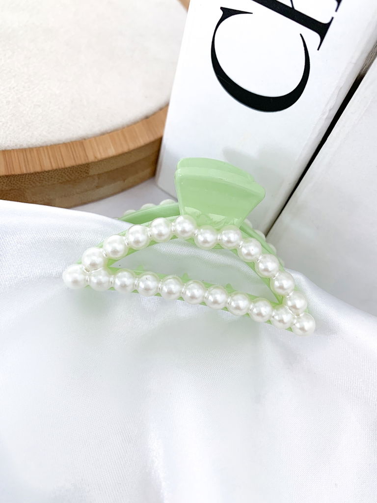 Presilha esmaltada com detalhe de pérolas - P