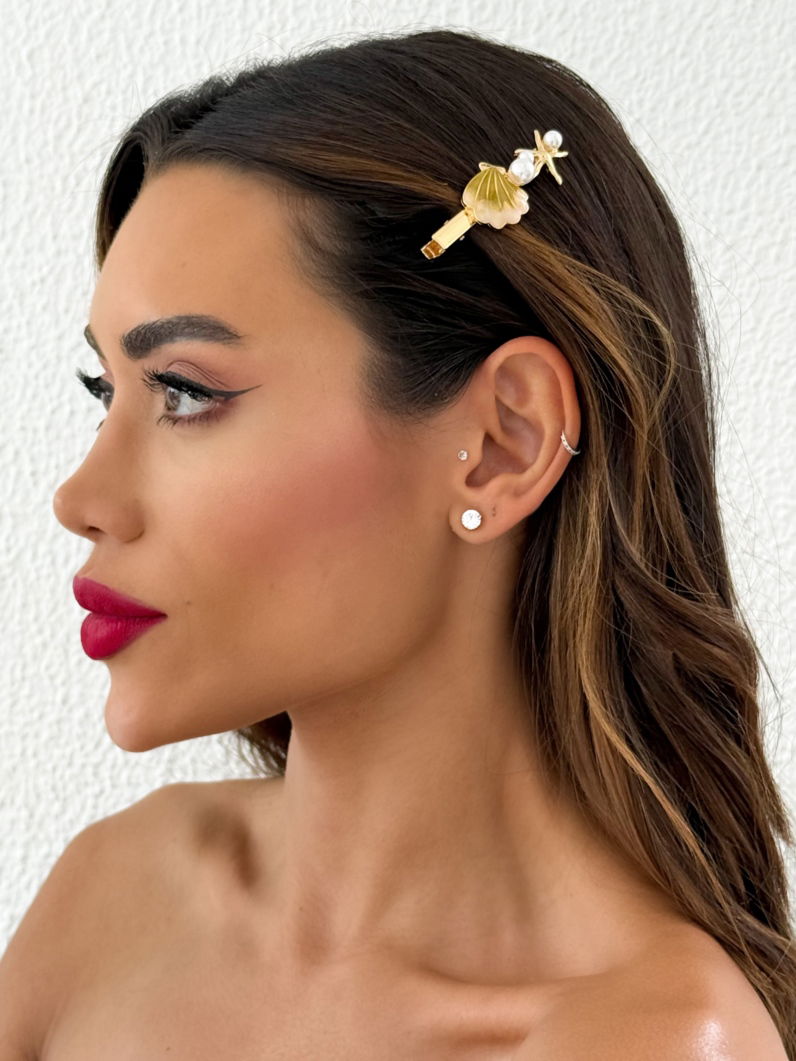 Presilha Folheada a Ouro 18k Resinada Design Estrela do Mar e Conchas