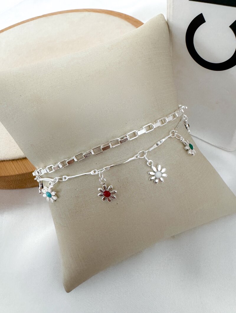 Pulseira Dois Fios Folheada a Prata 925 Elos Quadrados e Margaridas