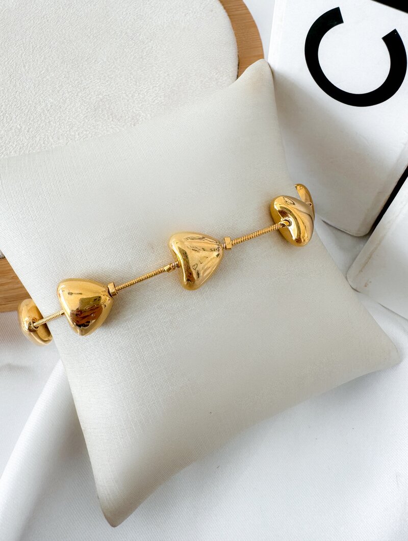 Pulseira Folheada a Ouro 18k Com Corações Lisos