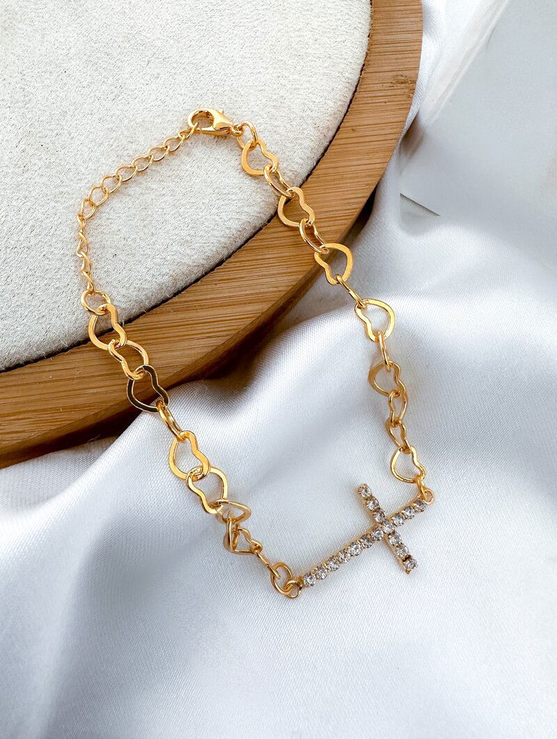 Pulseira Folheada a Ouro 18k Corações Vazados com Crucifixo