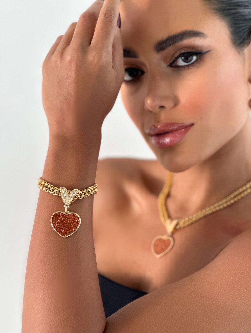 Pulseira Folheada a Ouro 18k Corrente Quadrada com Pingente Coração Brilhante