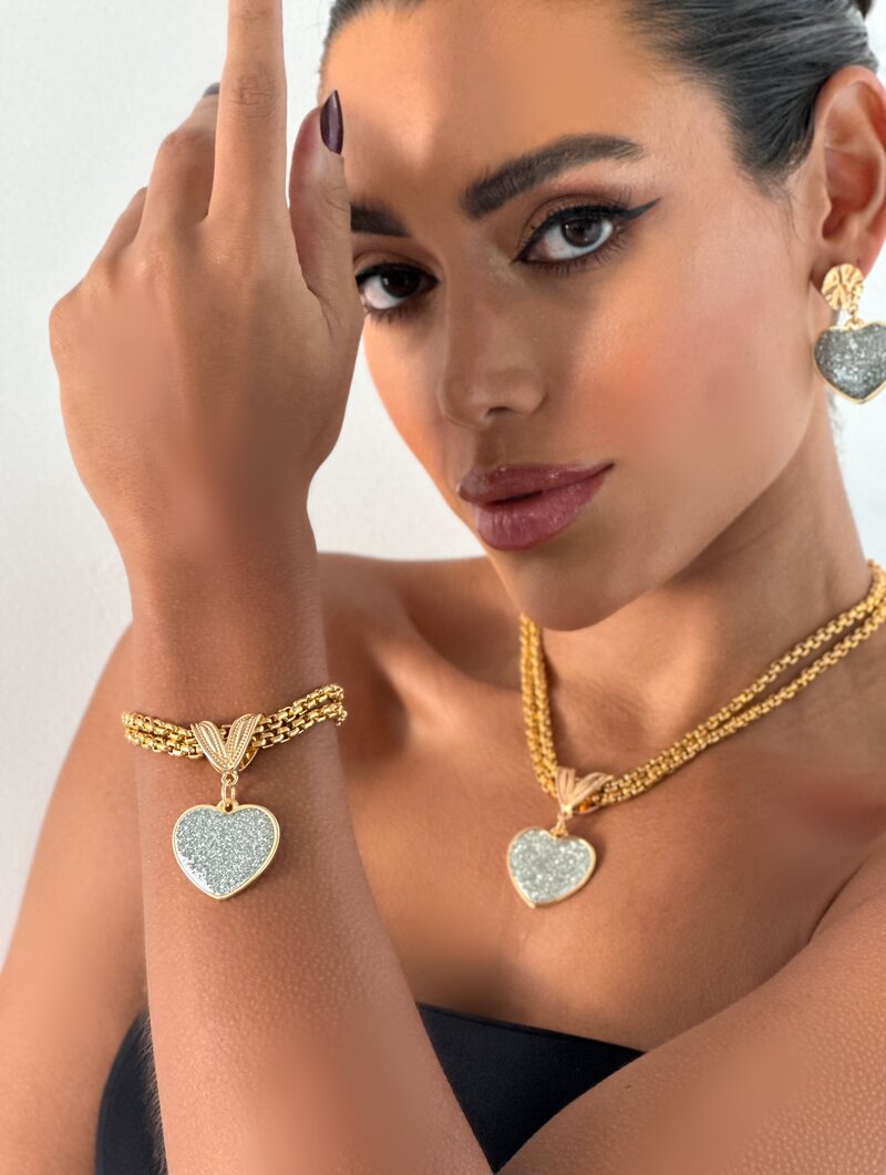 Pulseira Folheada a Ouro 18k Corrente Quadrada com Pingente Coração Brilhante