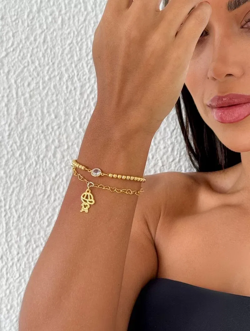 Pulseira Folheada a Ouro 18k Dois Fios Corações e Esferas com Pingente Criança