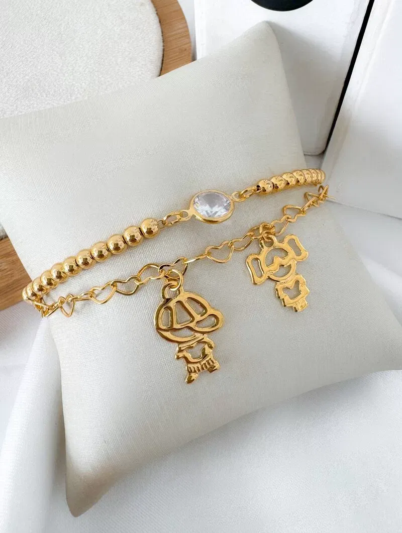 Pulseira Folheada a Ouro 18k Dois Fios Corações e Esferas com Pingente Criança