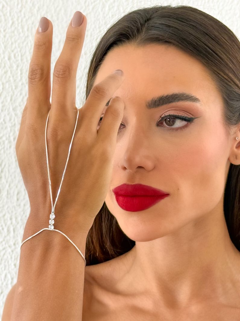 Hand Chain Folheada a Ouro 18k e Prata Com Zircônia