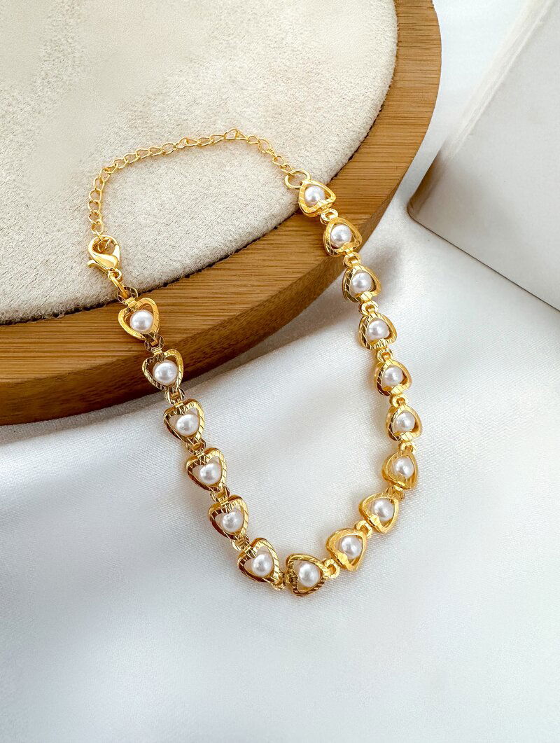 Pulseira Folheada a Ouro 18k e Prata Corações com Pérolas
