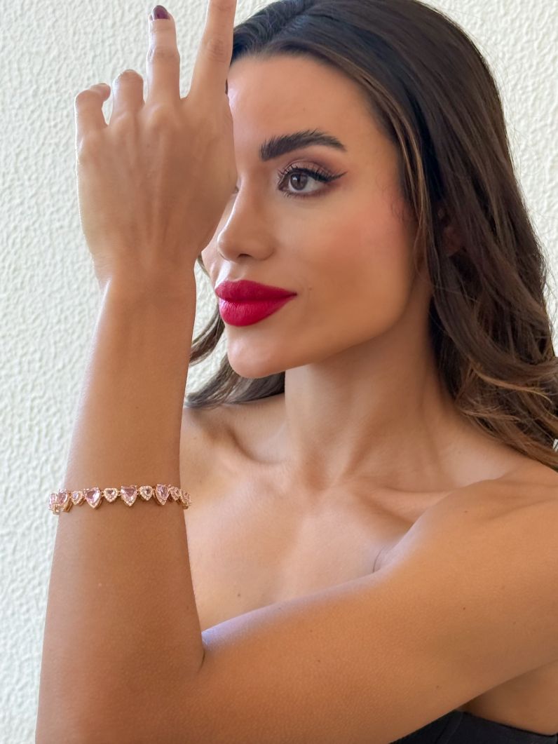 Pulseira Folheada a Ouro 18k e Prata Corações de Cristais