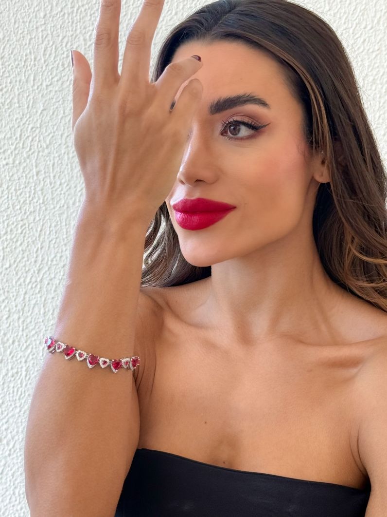Pulseira Folheada a Ouro 18k e Prata Corações de Cristais