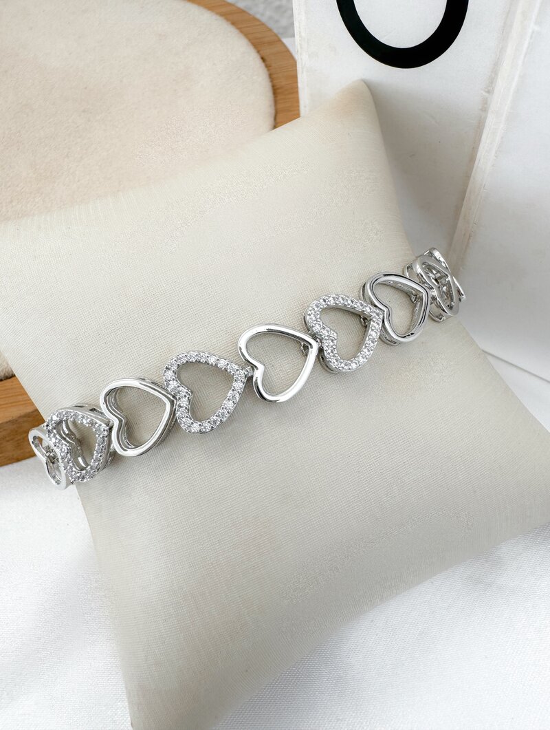 Pulseira Folheada a Ouro 18k e Prata Corações Vazados com Detalhes Cravejados
