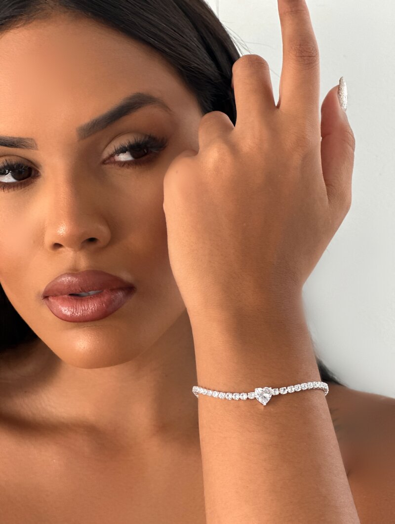 Pulseira Folheada a Ouro 18k e Prata Corrente de Zircônias com Coração