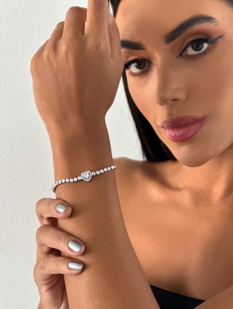 Pulseira Folheada a Ouro 18k e Prata Corrente de Zircônias com Coração Cravejado