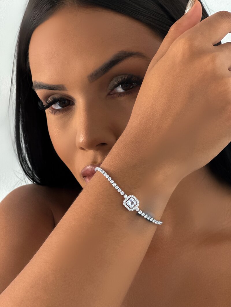 Pulseira Folheada a Ouro 18k e Prata Corrente de Zircônias com Pingente Quadrado