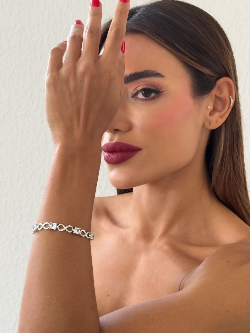 Pulseira Folheada a Ouro 18k e Prata Design Infinito Cravejado