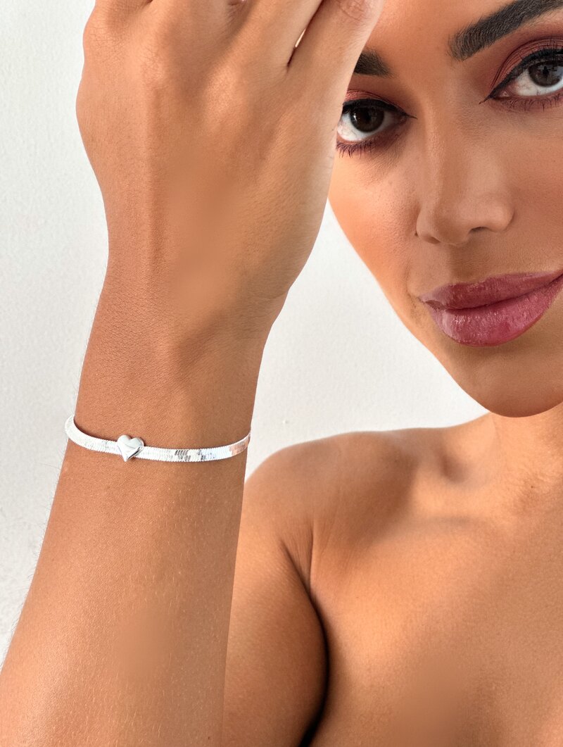 Pulseira Folheada a Ouro 18k e Prata Fita Laminada com Coração Liso