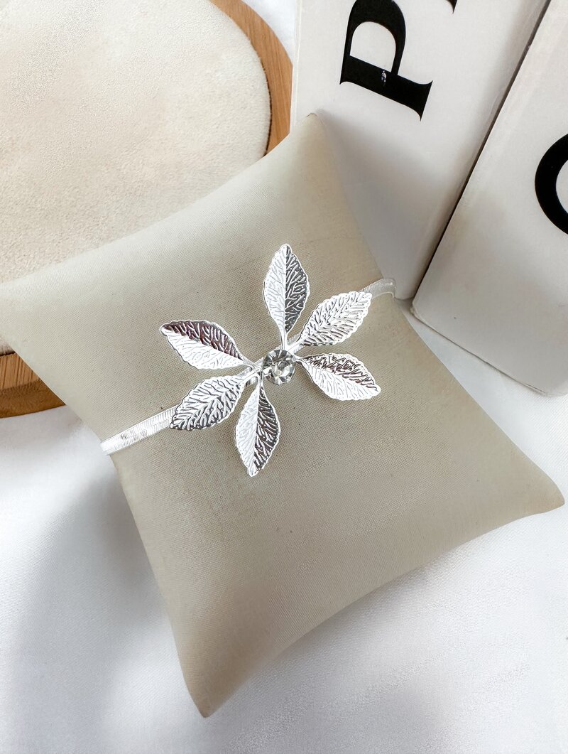 Pulseira Folheada a Ouro 18k e Prata Fita Laminada com Folhas e Zircônia